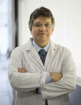 Doutor dermatólogo, doutor da máxima categoría Artur Lahera León